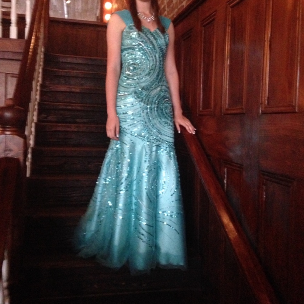 Sherri Hill mermaid prom dress